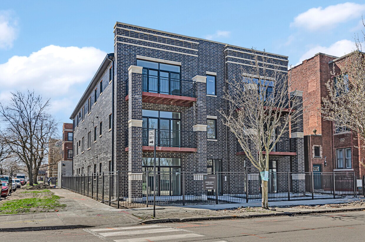 Primary Photo - 623 E 60th St