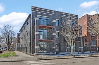 Building Photo - 623 E 60th St