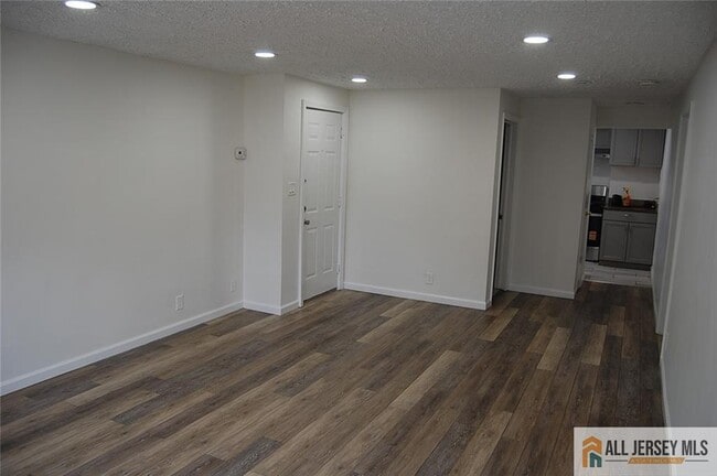 Building Photo - 57 Avenel St