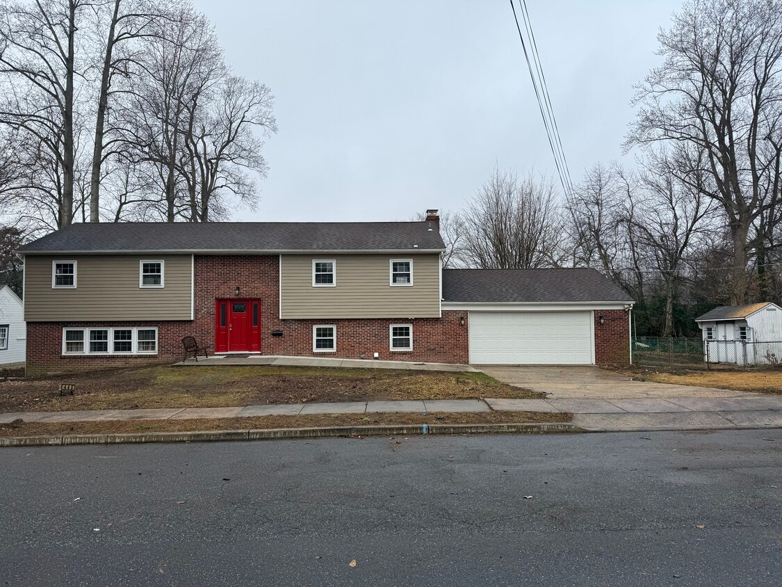 Primary Photo - 448 Lake Ave