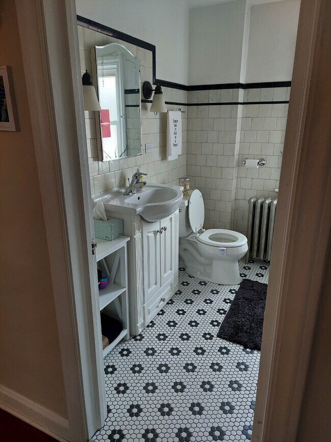 Bathroom - 5445 N Lotus Ave
