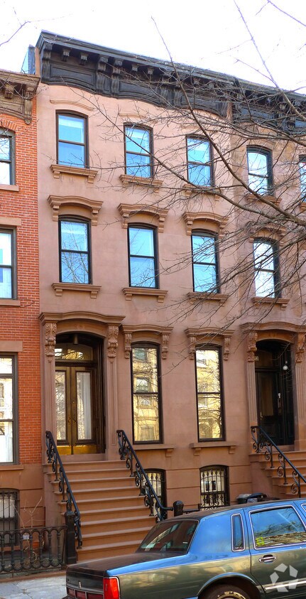 Building Photo - 121 Saint James Pl
