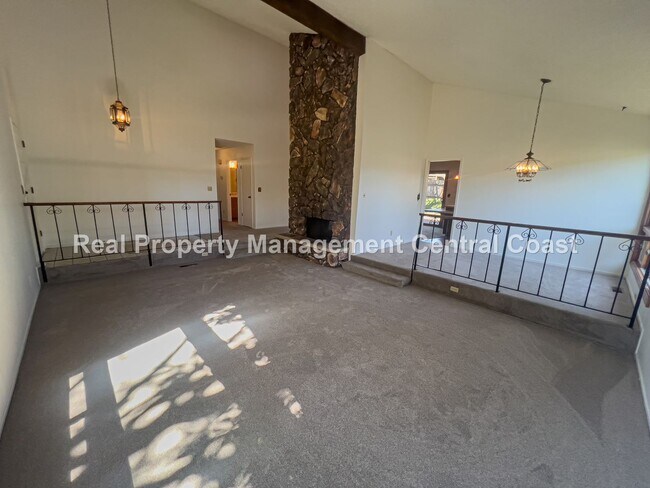 Foto del edificio - AVAILABLE NOW - Nice Home Near Laguna Lake...