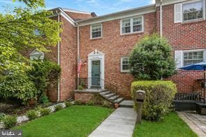 Charming 3-Bedroom Rental in Falls Church with 2 Full Baths and Spacious Layout! - Charming 3-Bedroom Rental in Falls Church with 2 Full Baths and Spacious Layout! Apartment