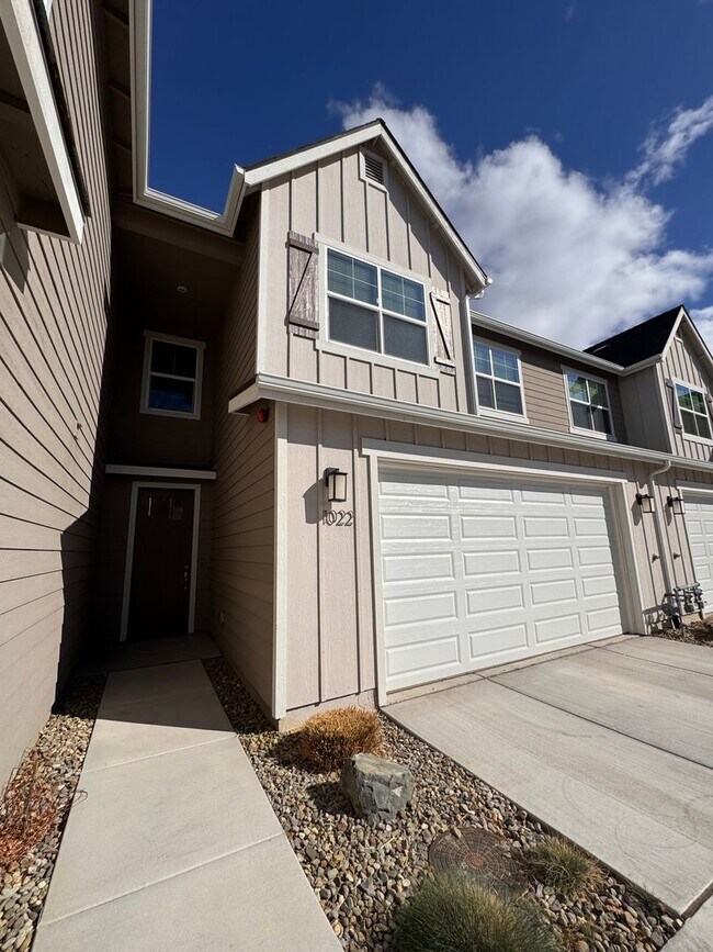 Foto del edificio - 3/2.5 Modern & Beautiful Townhome in Minden