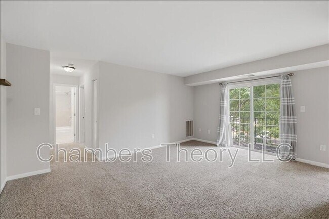 Foto del edificio - 1521 Colonial Dr
