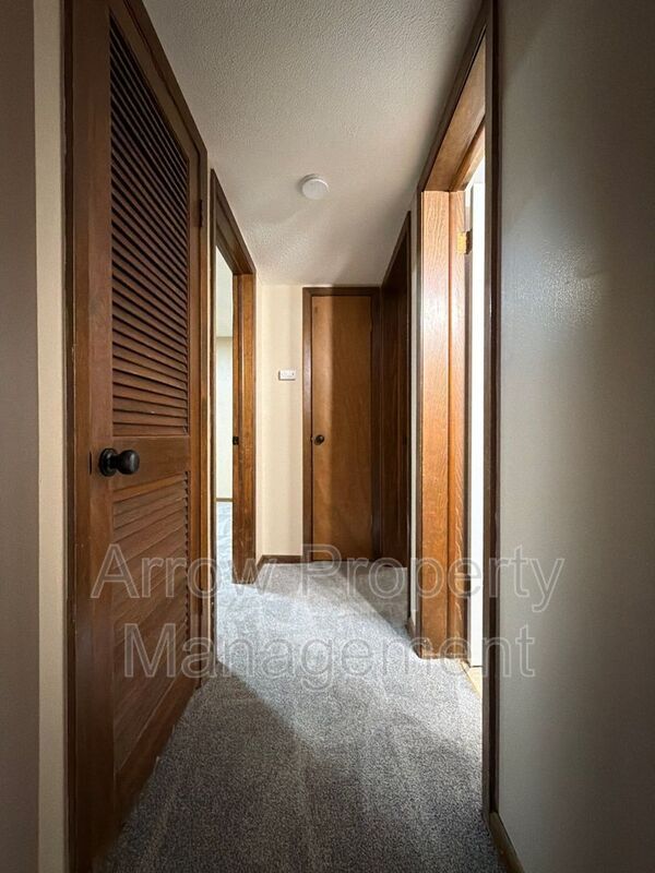Building Photo - 3831 S 46th St