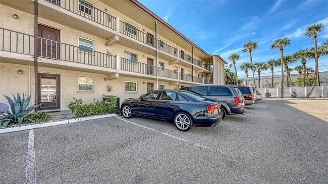 Foto del edificio - 2220 Stickney Point Rd