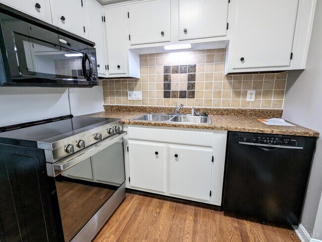 Foto del edificio - 9760 Bunker Hill Ln