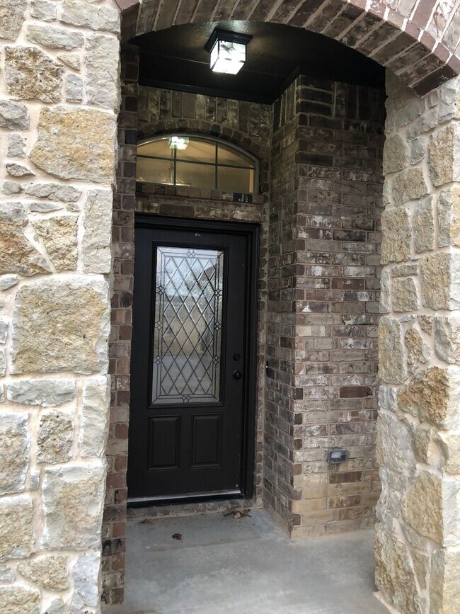 Building Photo - 4-bedroom with Mountain Views Available NOW!