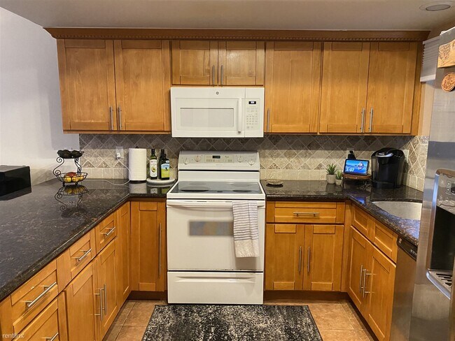Foto del edificio - 3 br, 2.5 bath Townhome - 1965 Dry Creek Road