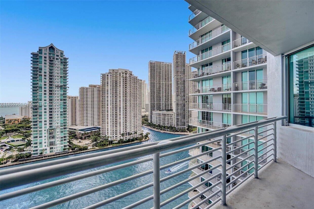 Primary Photo - 335 S Biscayne Blvd