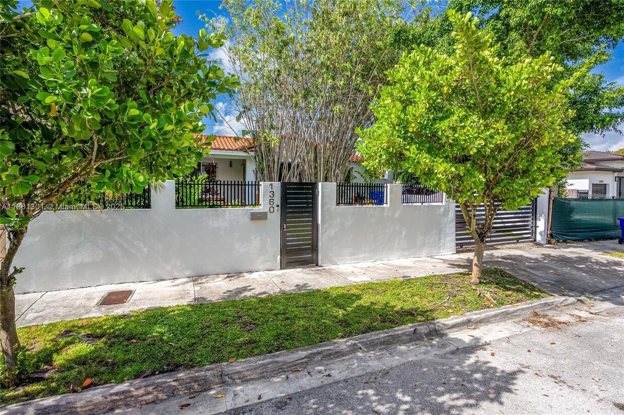 Primary Photo - 1360 SW 16th St