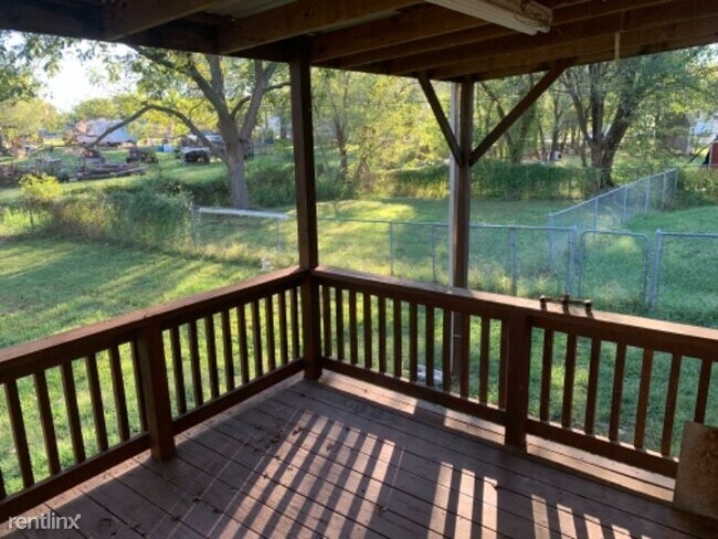 Foto del edificio - 3 br, 1 bath House - 2021 Remco 103 w birch
