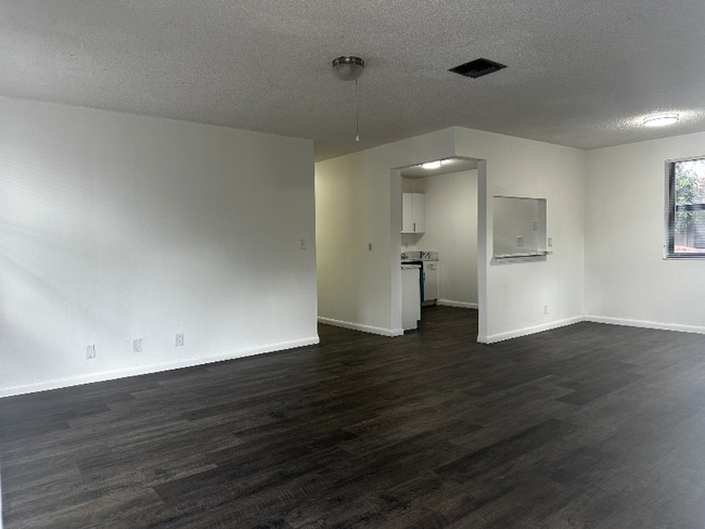Building Photo - 10871 NW 45th St