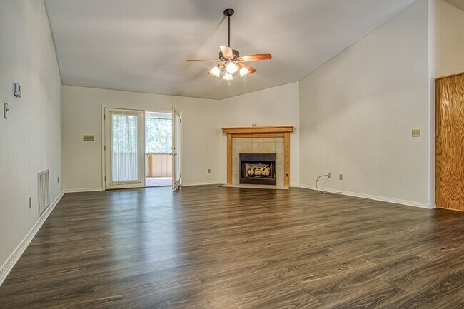 Foto del edificio - This beautiful home is located in a quiet private neighborhood and perfect for a serene living at...