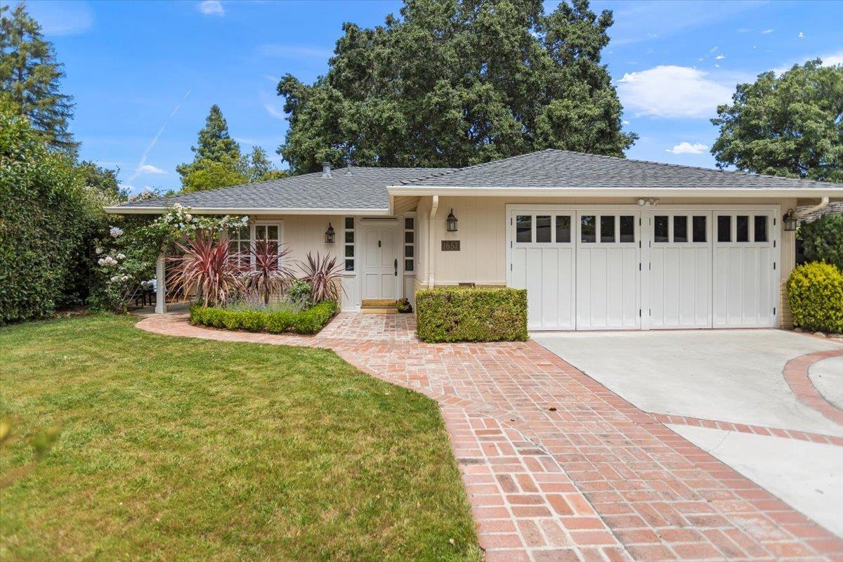 Primary Photo - 1657 Edgewood Dr