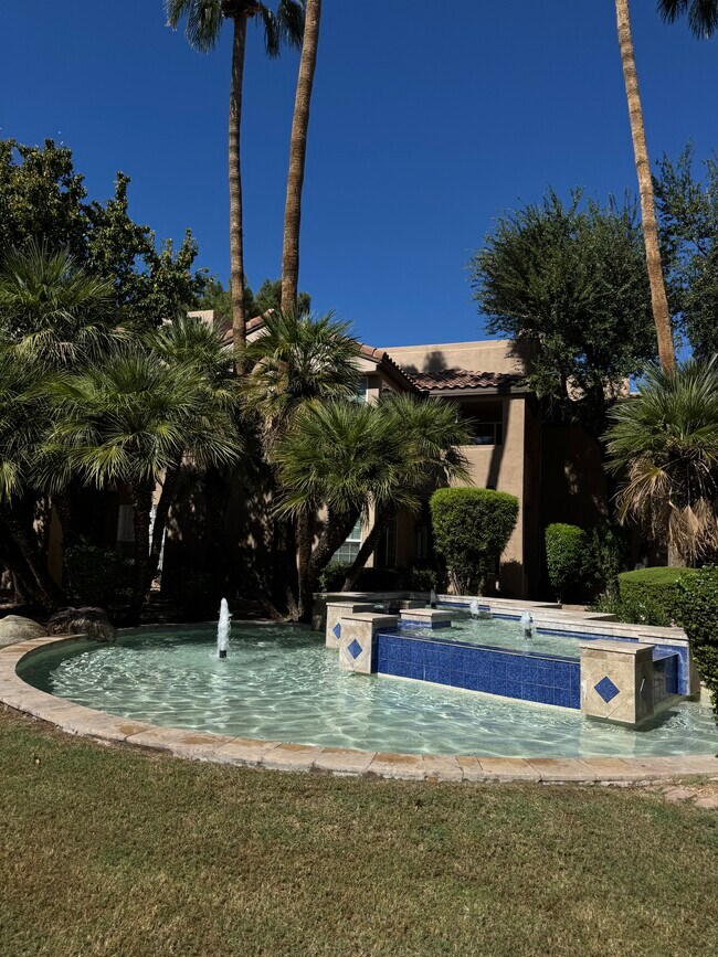 Entry Fountain - 10101 N Arabian Trl