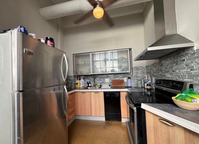 Foto del edificio - 6533 E Jefferson Ave