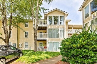 Building Photo - 1102 Augusta Dr