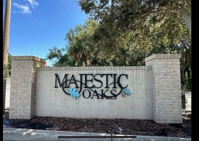 Building Photo - 409 Three Oaks Dr