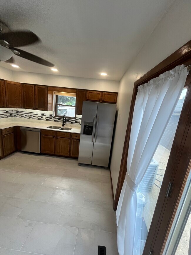 Foto del edificio - 6923 Townsend Ave