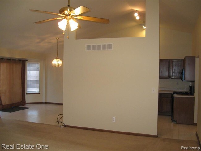 Building Photo - 46178 Duchess Dr