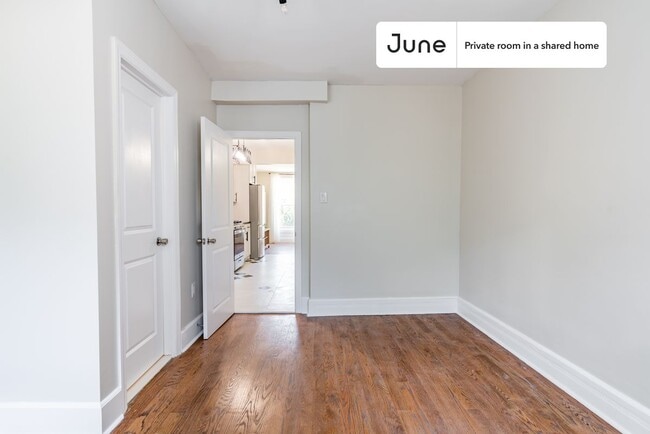 Foto del edificio - Room in Shared 3 bed/1.5 bath home