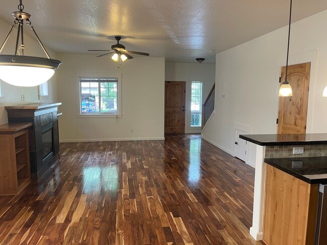 Building Photo - 2722 NE 88th Pl