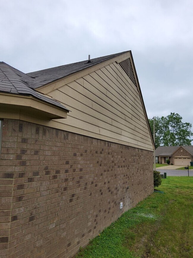 Foto del edificio - Modern Southaven Home with Two-Car Garage
