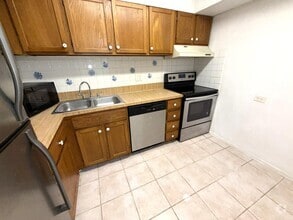 Building Photo - 3690 Inverrary Dr