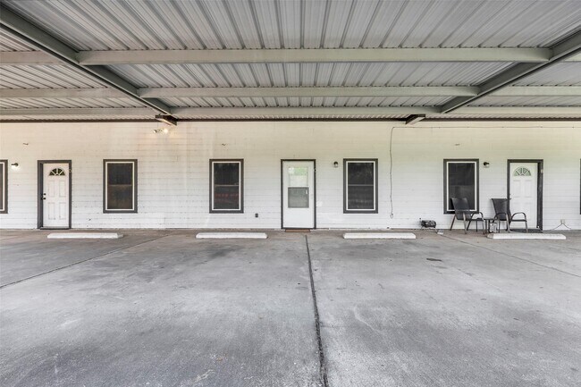 Foto del edificio - 7900 B St