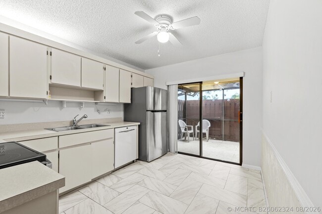 Building Photo - 8019 SE Villa Cir