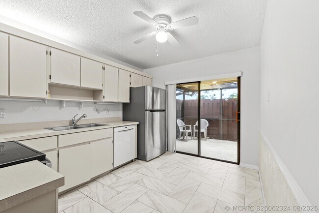 Foto del edificio - 8019 SE Villa Cir