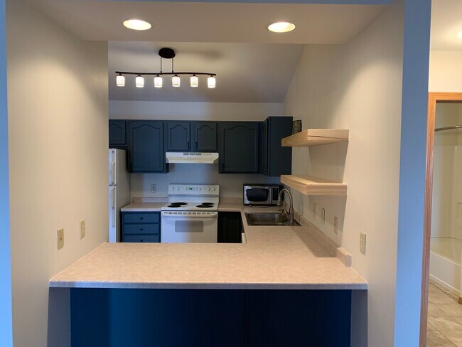 Building Photo - 1822 Deerhaven Ln NE