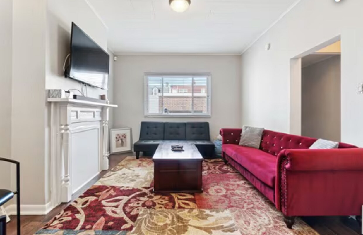 Foto principal - Newly Renovated 2 Bed, 1 Bath Home - Centr...