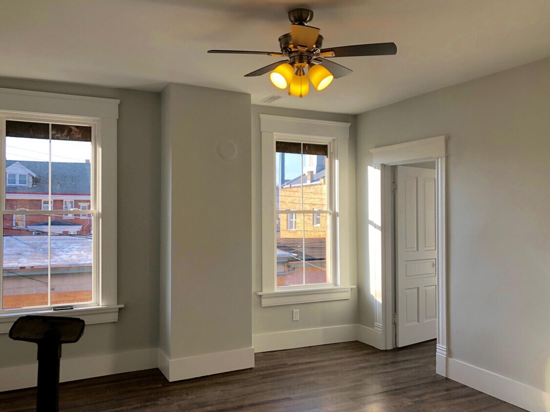 Primary Photo - 1614 Hoffner St