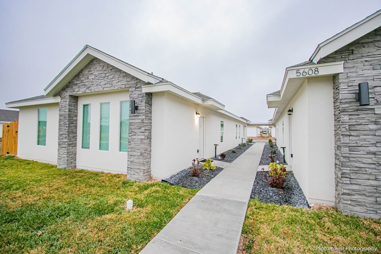 Primary Photo - 5604 Sandpiper Ave