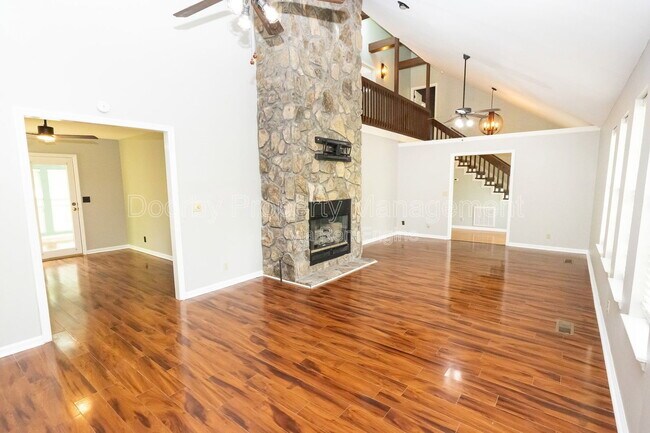 Building Photo - 6114 Sasha Ln