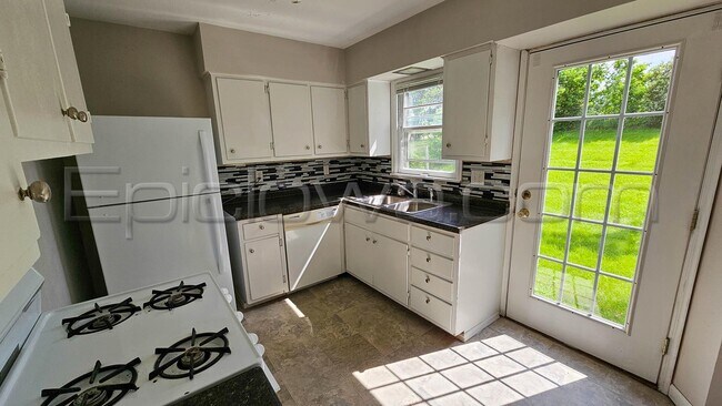 Building Photo - 205 Edgewood Rd NW