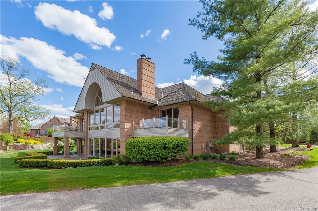 Primary Photo - 3349 S Shore Cir