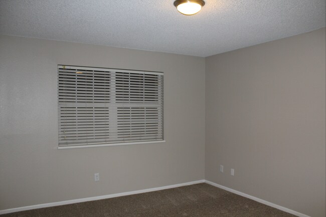 Building Photo - 3855 S Monaco Pkwy