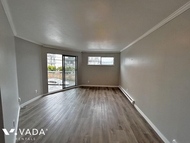 Photo du bâtiment - Sparwood 1 Bed Apartment Rental 204-975 E ...