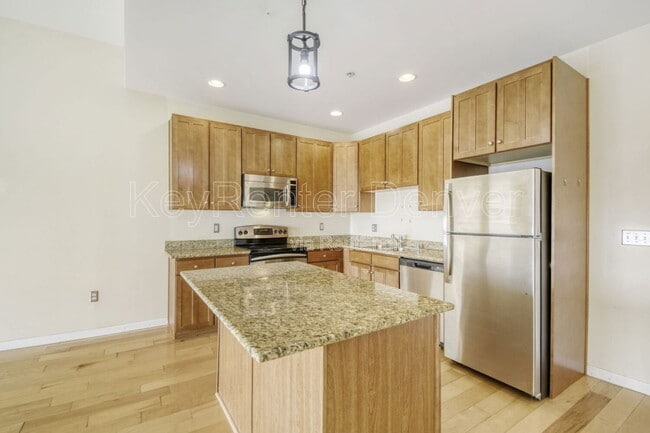 Foto del edificio - 1950 Logan St