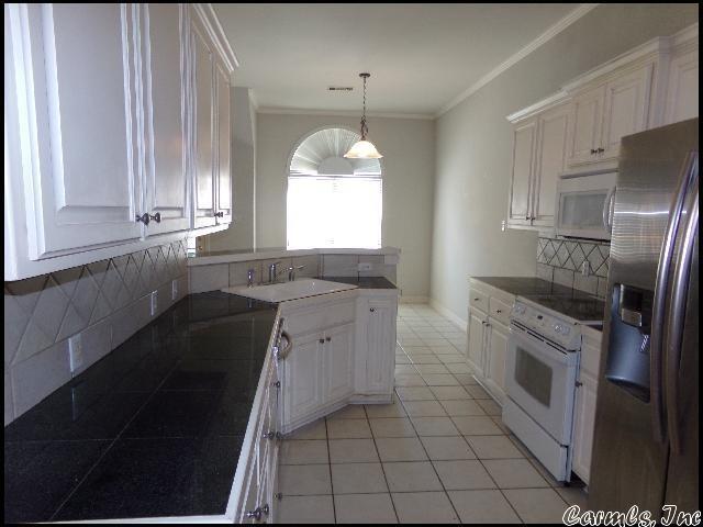 Building Photo - 208 Country Club Pkwy