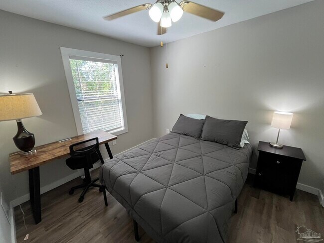 Foto del edificio - 1271 Redwood Ln