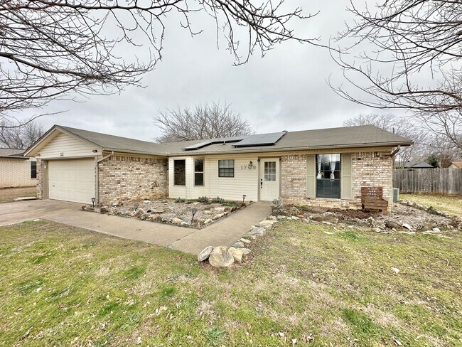 Foto del edificio - Price Drop!  Viewable Now!  Small Dogs Acc...