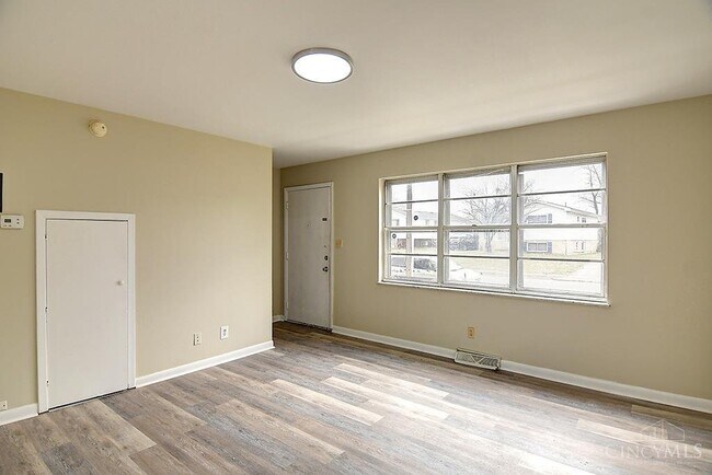 Building Photo - 3210 Beatrice Dr