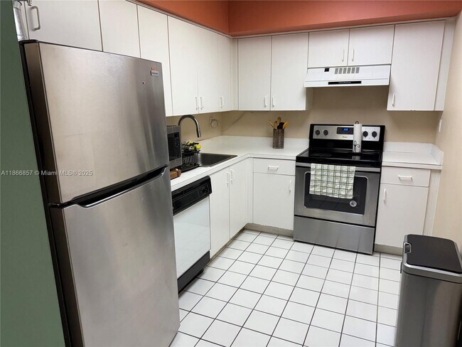 Foto del edificio - 3300 NE 191st St