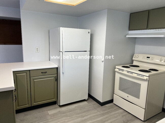 Building Photo - Ready to Move In, Mother-in-law Unit!